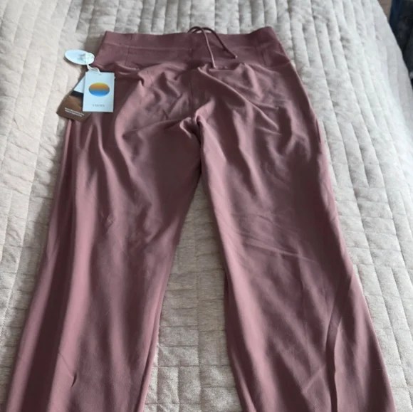 Vuori Daily Jogger NWT Rosewood - Picture 7 of 7